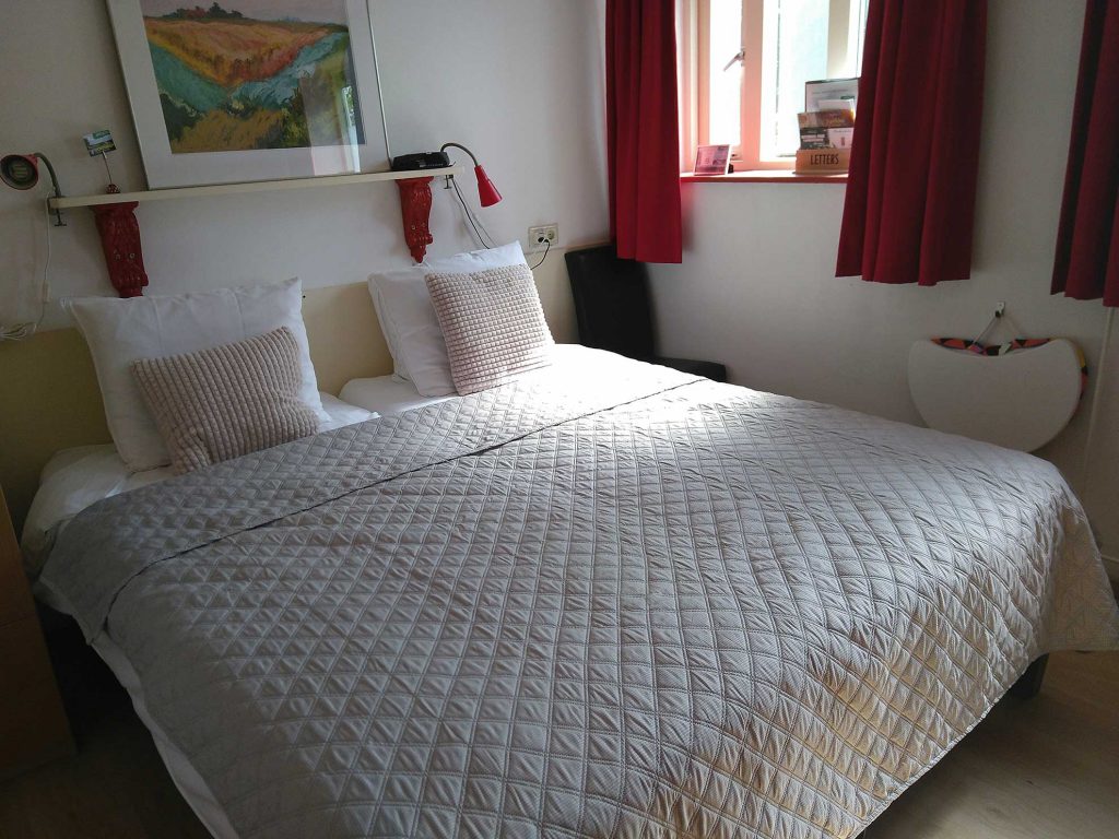 Rode kamer B&B de Woldstee Groningen Rode kamer B&B de Woldstee Groningen